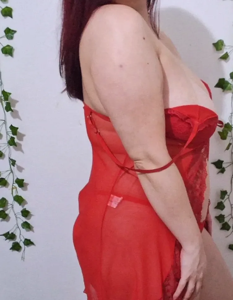 Amira, 29