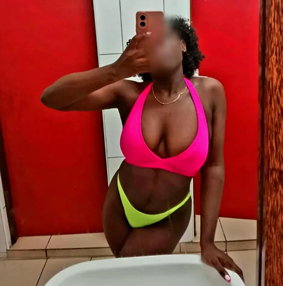 Kayleigh, 30