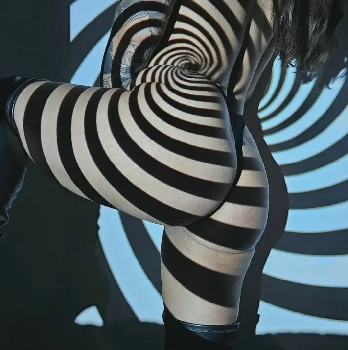 Zoe, 33